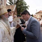 Episkop David dodelio gramatu opštini Paraćin